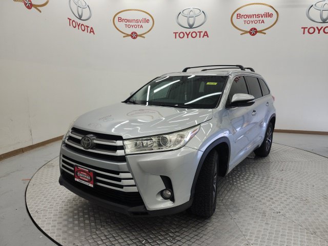 Used 2018 Toyota Highlander XLE FWD image 2