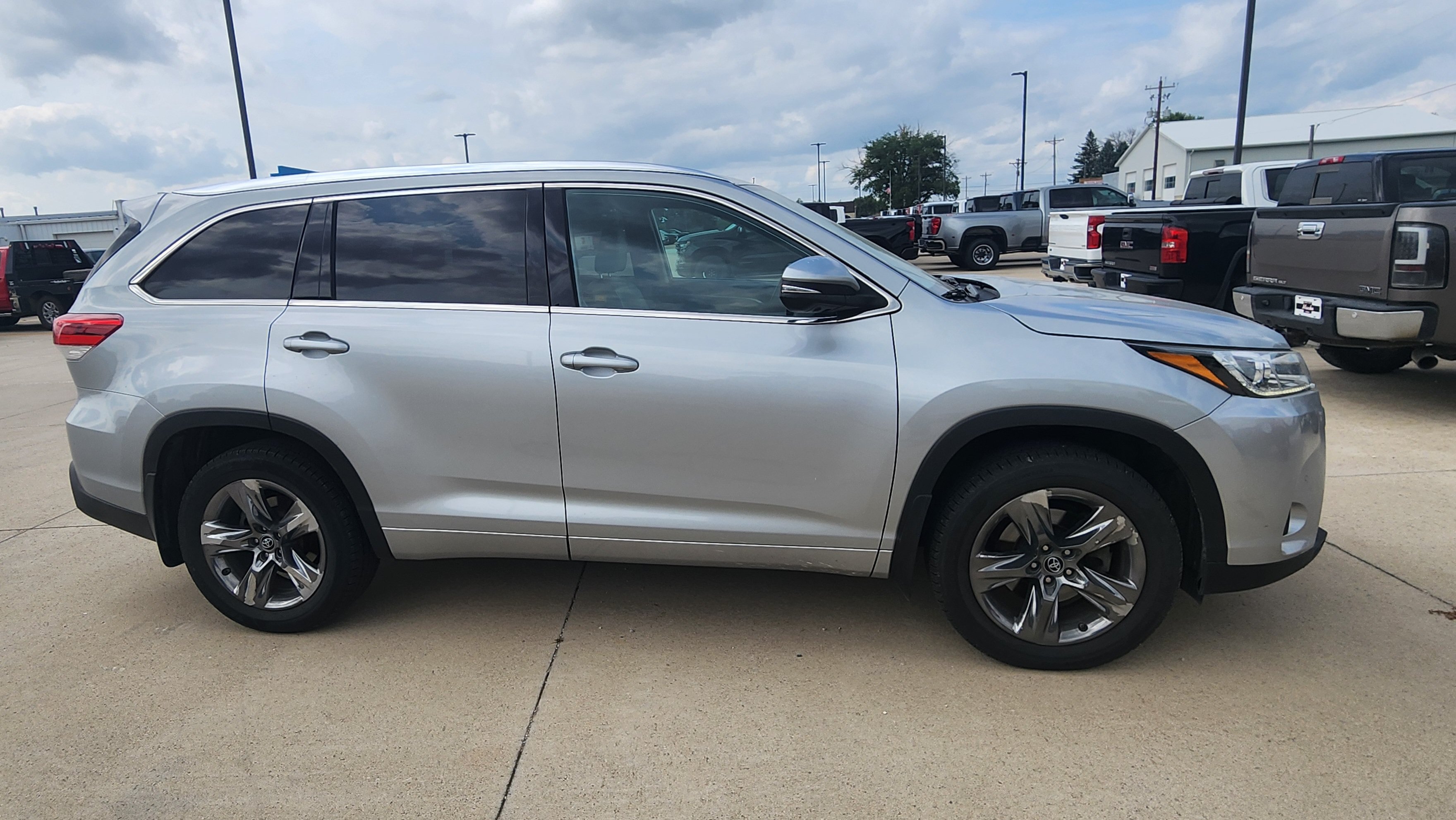 Used 2019 Toyota Highlander Limited Platinum AWD/4WD image 4