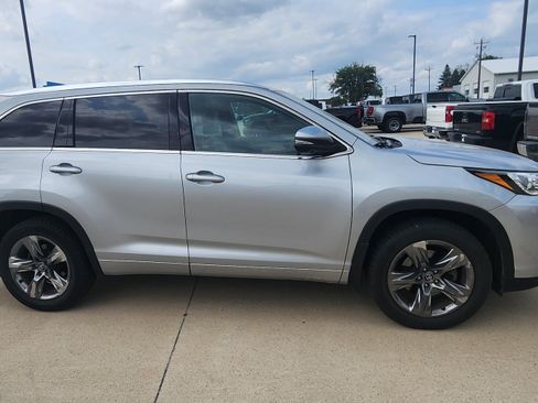 Used 2019 Toyota Highlander Limited Platinum AWD/4WD image 4