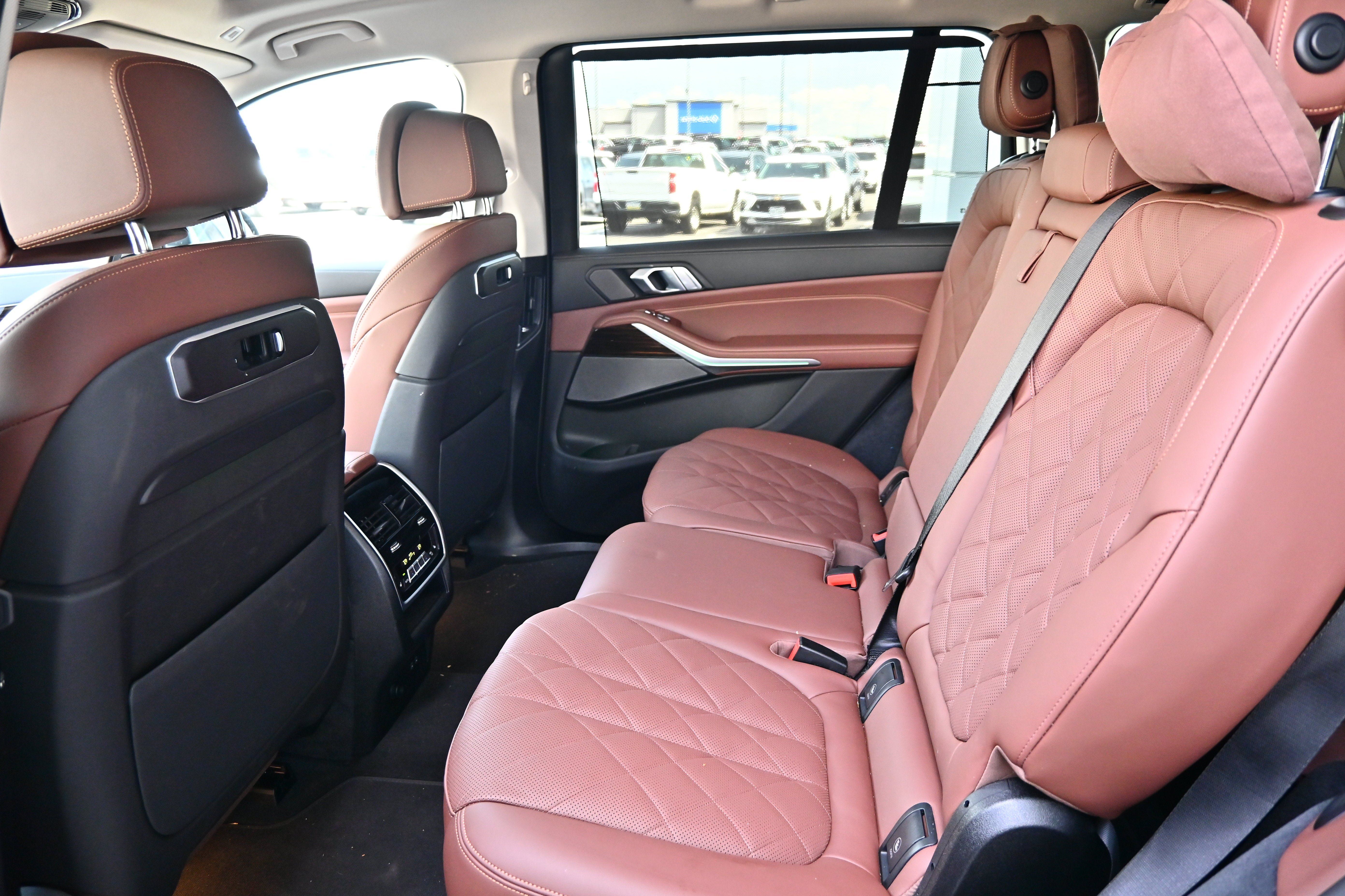 Used 2027 BMW X7 xDrive40i AWD/4WD image 18