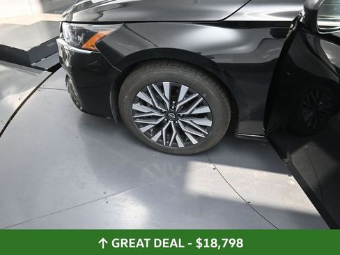 Used 2024 Nissan Altima 2.5 SV image 15