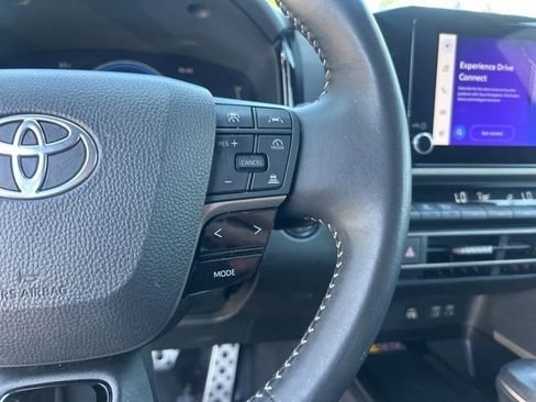 Used 2025 Toyota Camry SE FWD image 21