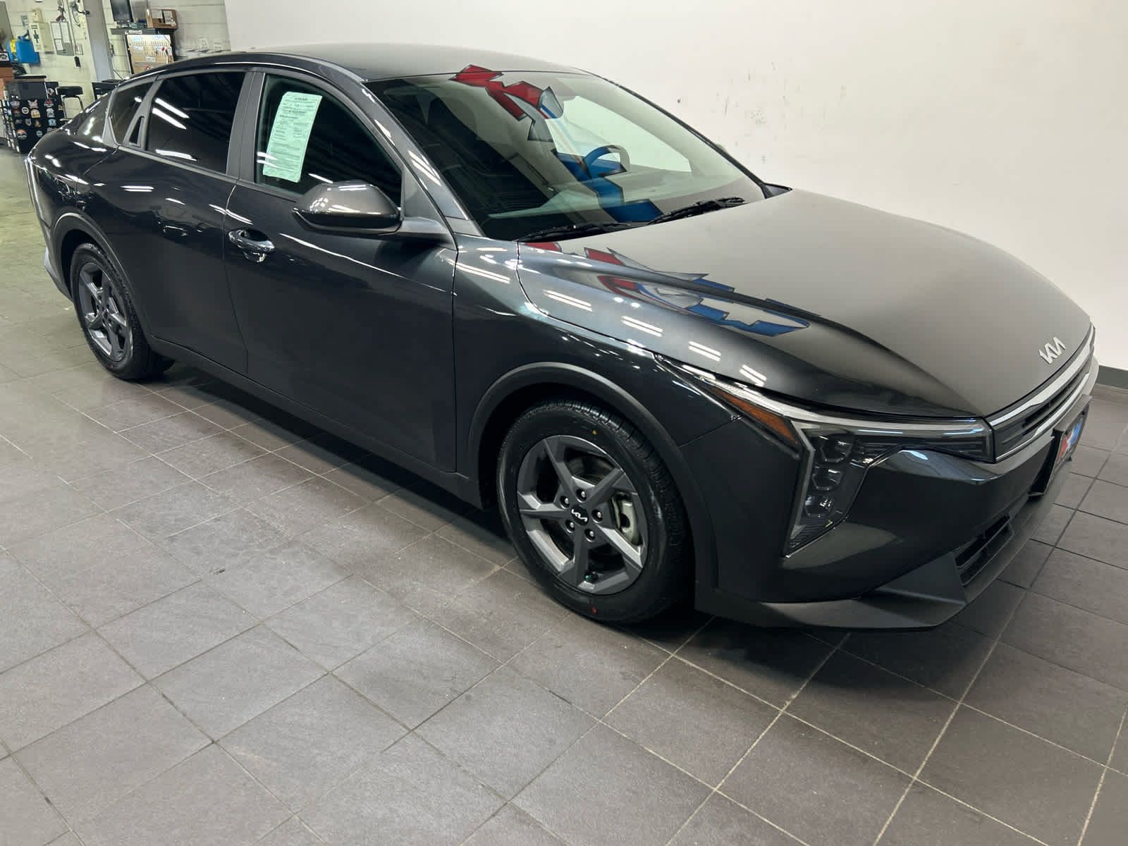 Used 2025 Kia K4 FWD image 2