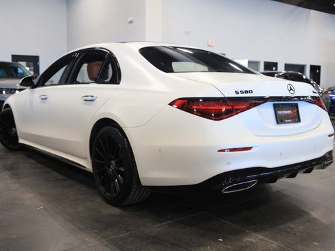 Used 2022 Mercedes-Benz S 580 4MATIC Sedan image 4