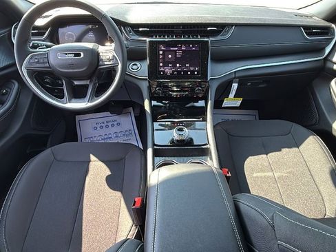 New 2025 Jeep Grand Cherokee Laredo image 13