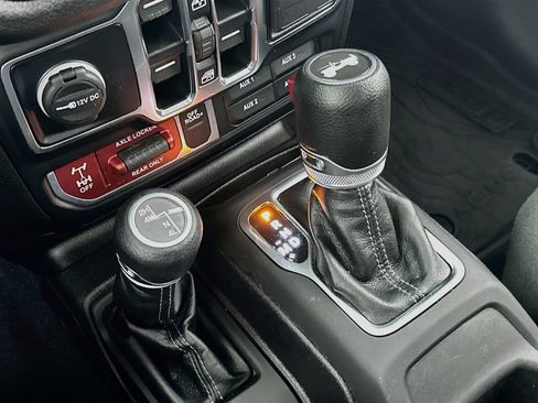 Used 2024 Jeep Wrangler Unlimited Sport AWD/4WD image 16