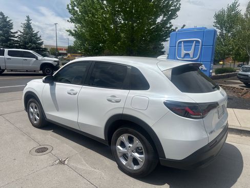Certified 2025 Honda HR-V LX image 3
