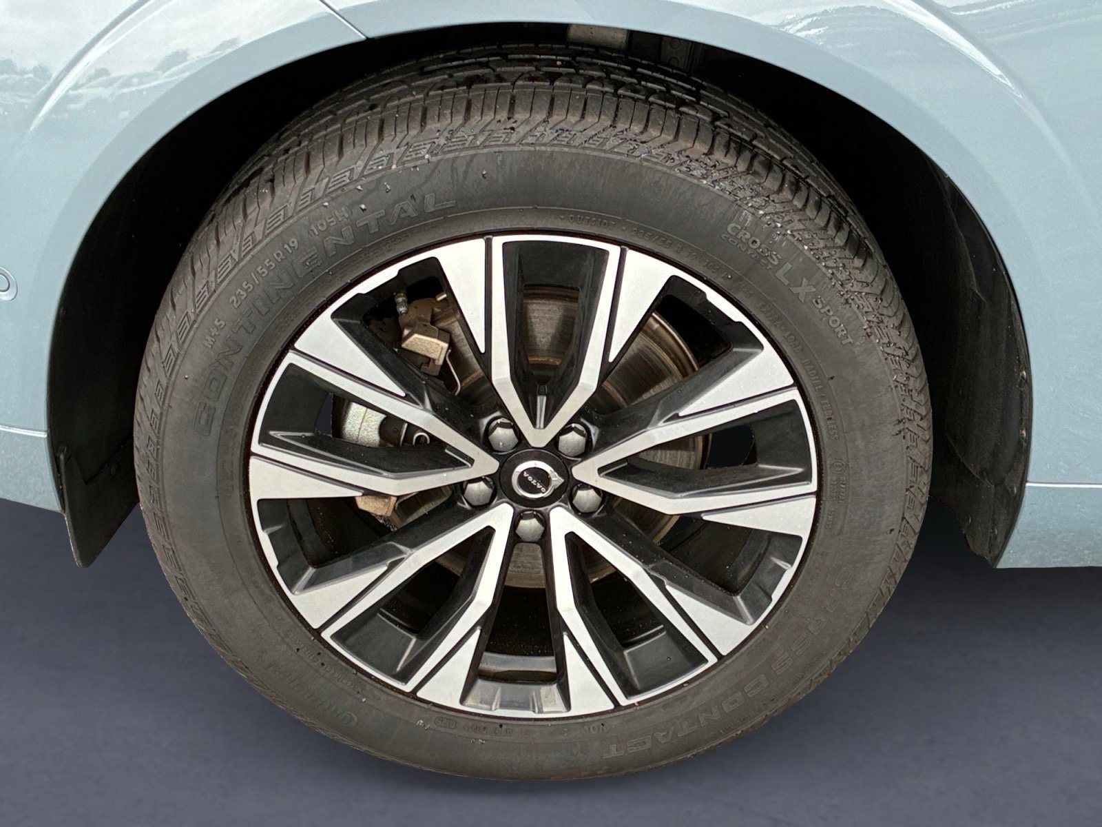 Used 2024 Volvo XC60 B5 Plus AWD/4WD image 9