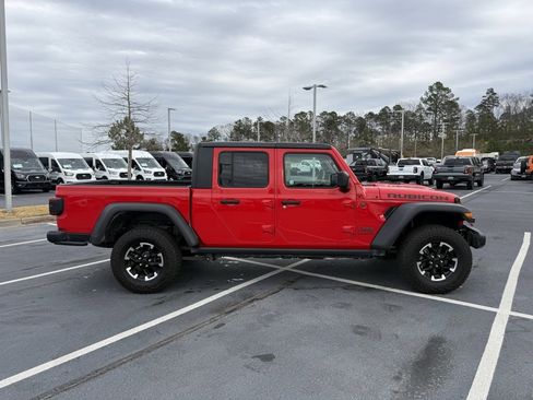 Used 2024 Jeep Gladiator Rubicon w/ Technology Group image 9