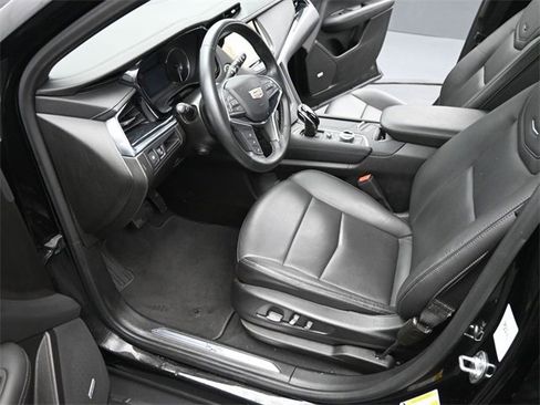 Certified 2025 Cadillac XT5 Premium Luxury image 9