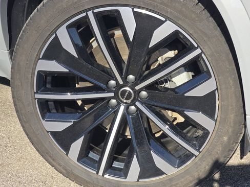 Used 2025 Volvo XC90 B5 Plus w/ Protection Package image 10