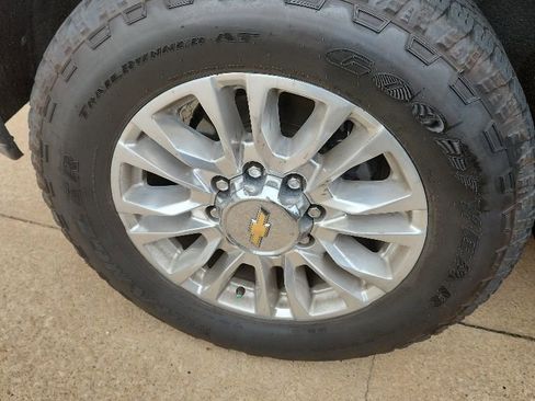 Used 2023 Chevrolet Silverado 2500 High Country AWD/4WD image 11