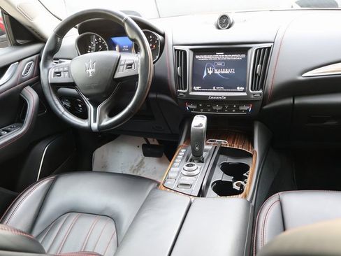 Used 2020 Maserati Levante GranLusso image 18