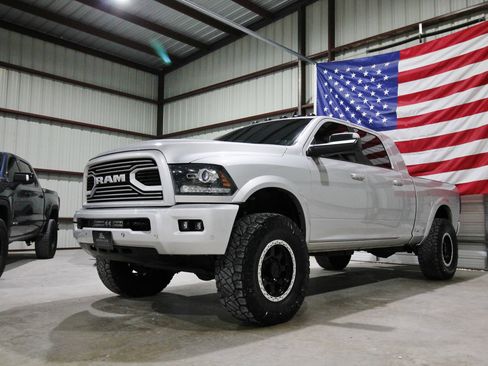 Used 2018 RAM 2500 Laramie w/ Sport Appearance Group AWD/4WD image 3