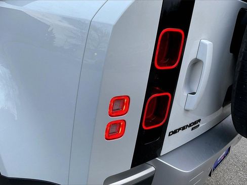 Used 2022 Land Rover Defender 110 SE image 22