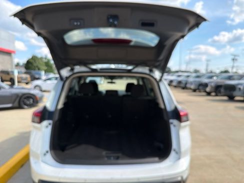 Used 2024 Nissan Rogue SV AWD/4WD image 8