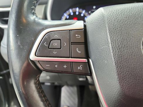 Used 2022 Toyota Highlander XLE image 23