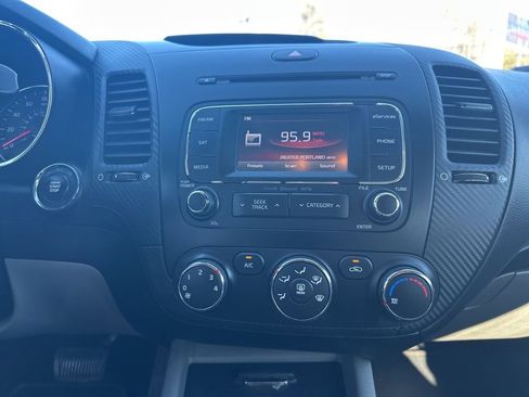 Used 2015 Kia Forte EX w/ EX Premium Package image 20