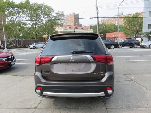 Used 2016 Mitsubishi Outlander SE AWD/4WD image 8