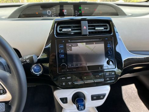 Used 2016 Toyota Prius Four FWD image 16