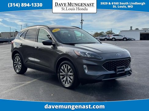 Used 2022 Ford Escape Titanium w/ Class II Trailer Tow Package image 1