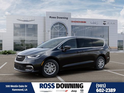 New 2026 Chrysler Pacifica Select image 1