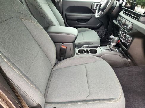 New 2026 Jeep Gladiator Sport AWD/4WD image 10