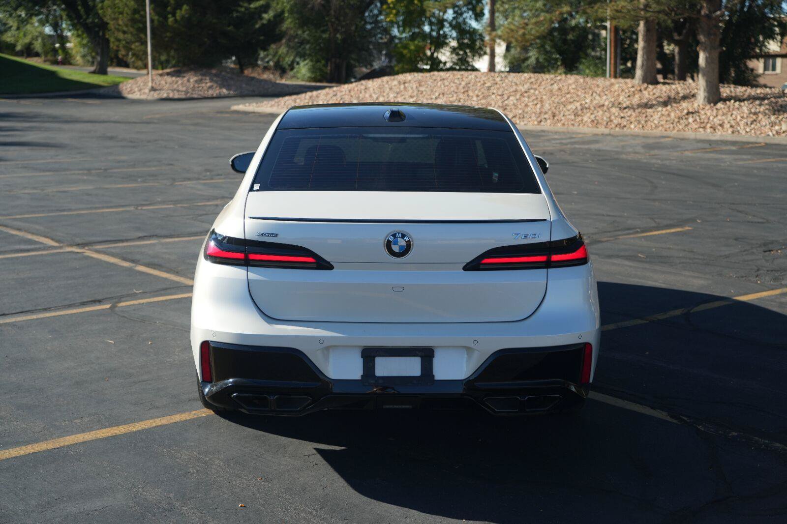 Used 2025 BMW 760i xDrive w/ Executive Package AWD/4WD image 4