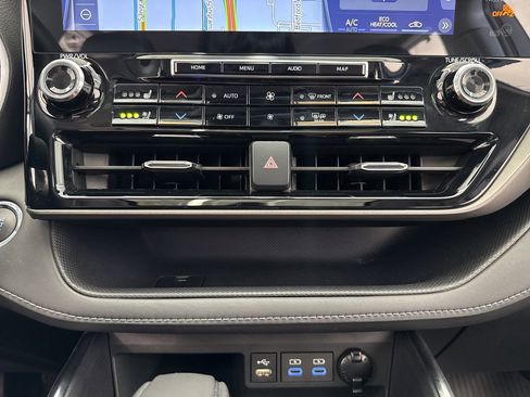 Used 2022 Toyota Highlander Limited w/ Protection Package #3 (TMS) AWD/4WD image 31