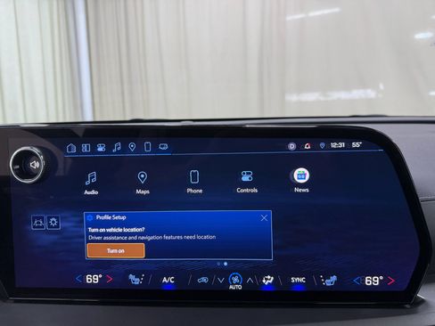 Used 2025 Chevrolet Traverse LT w/ Sun and Wheel Package image 36