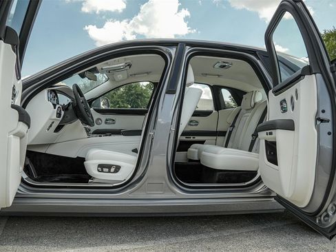 New 2025 Rolls-Royce Ghost image 15