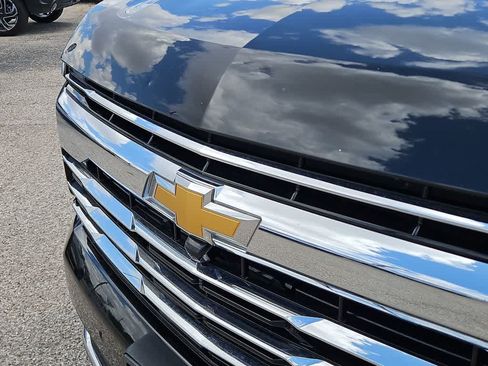 Used 2025 Chevrolet Tahoe LT RWD image 13