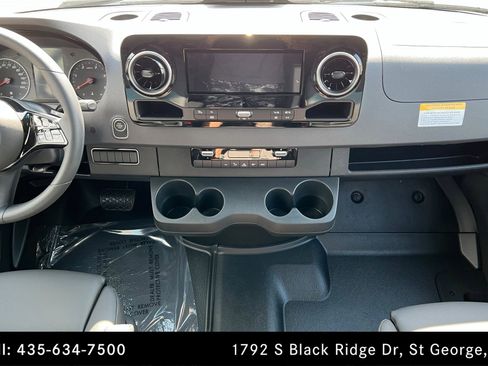 Used 2025 Mercedes-Benz Sprinter 2500 image 13