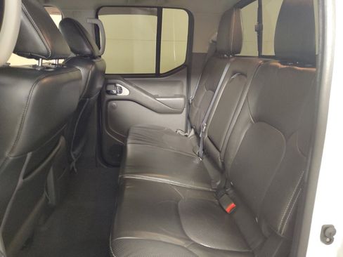 Used 2020 Nissan Frontier PRO-4X w/ Pro-4x Utility Package image 18