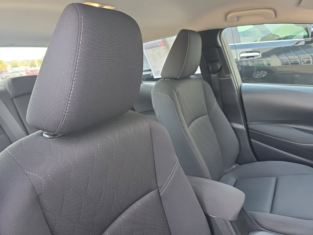 Used 2025 Toyota Corolla LE FWD image 10