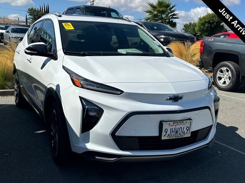 Used 2023 Chevrolet Bolt EUV Premier w/ Sun & Sound Package FWD image 1