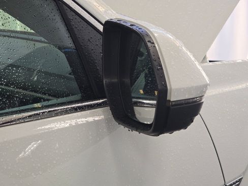 Used 2020 Volkswagen Atlas Cross Sport SEL image 28