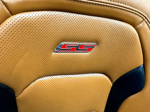 Used 2017 Chevrolet Camaro SS image 18