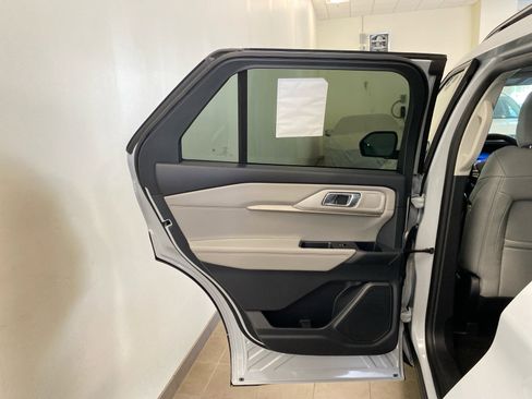 New 2026 Ford Explorer Active w/ Active Comfort Package AWD/4WD image 16