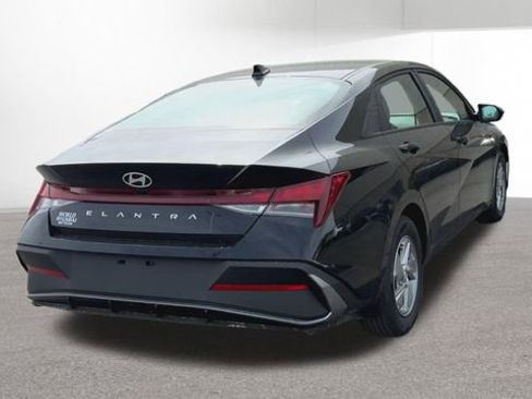 New 2026 Hyundai Elantra SE FWD image 9