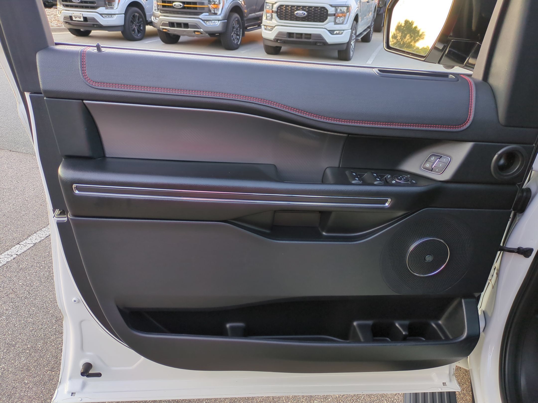 Used 2021 Ford Expedition Limited AWD/4WD image 14