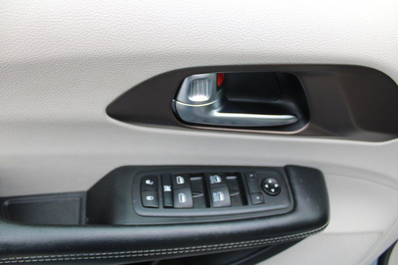 Used 2020 Chrysler Voyager LX FWD image 16
