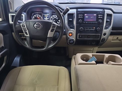 Used 2018 Nissan Titan SV image 14