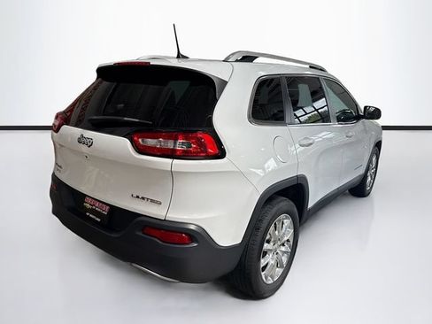 Used 2017 Jeep Cherokee Limited AWD/4WD image 6