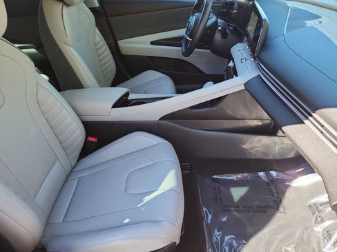 Used 2023 Hyundai Elantra Limited image 18