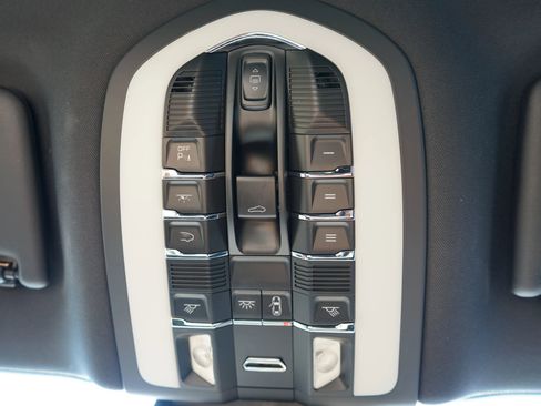 Used 2017 Porsche Macan S image 33