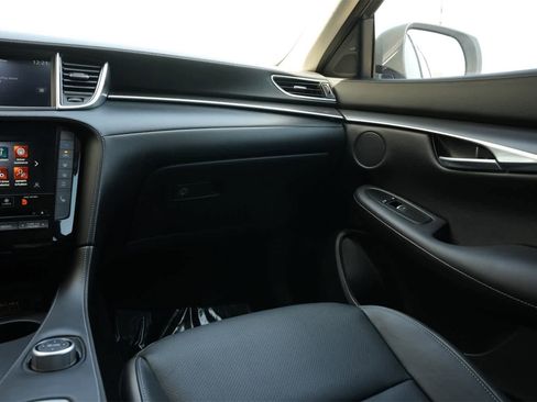 Certified 2025 INFINITI QX50 Luxe image 8