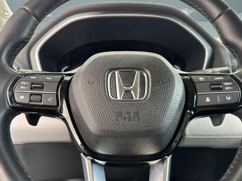 Certified 2023 Honda Pilot Touring image 10