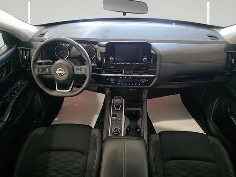 Used 2025 Nissan Pathfinder SV image 29