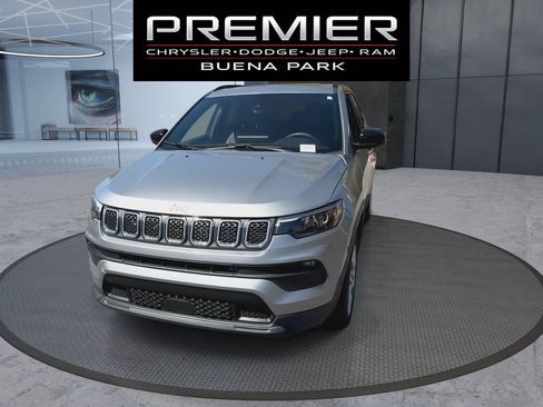 Certified 2023 Jeep Compass Latitude w/ Sun and Sound Group AWD/4WD image 3